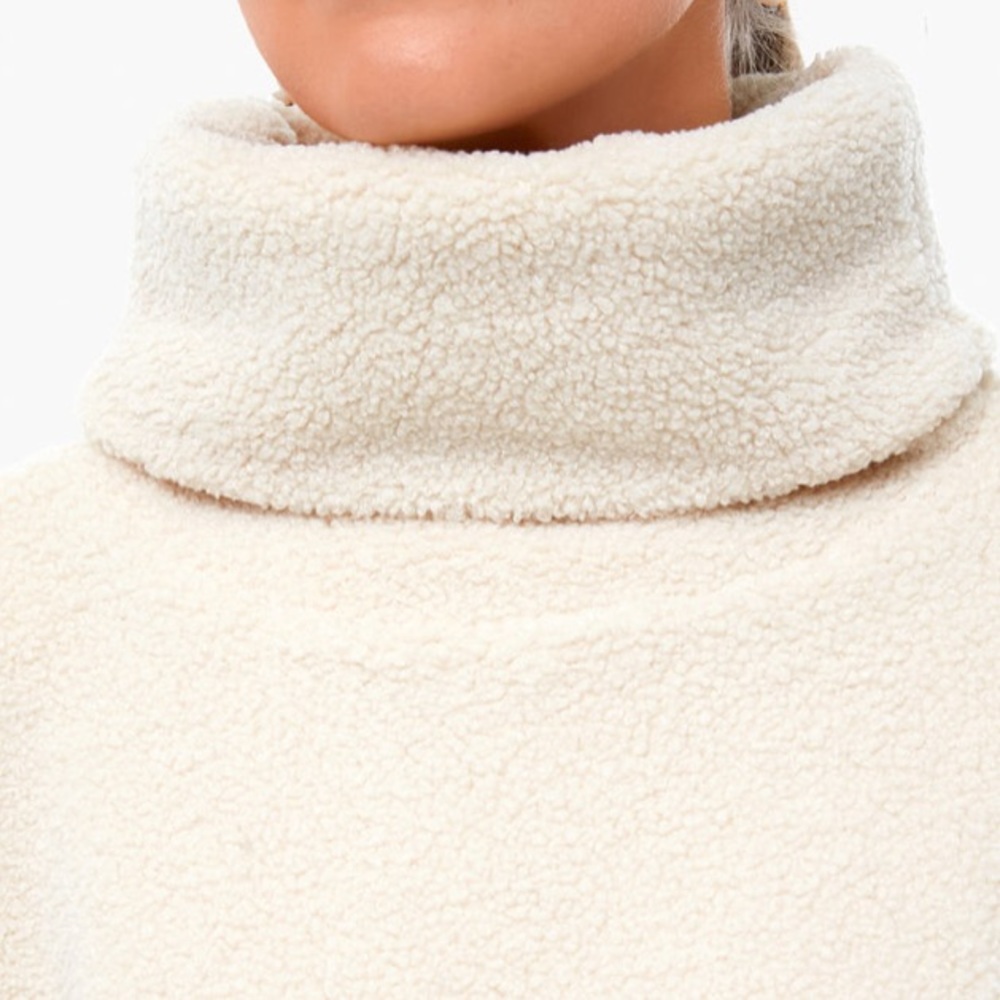 Tuckernuk Pomander Place Tan Teddy Fleece Rollins Pullover Turtleneck NIP - Picture 4 of 7